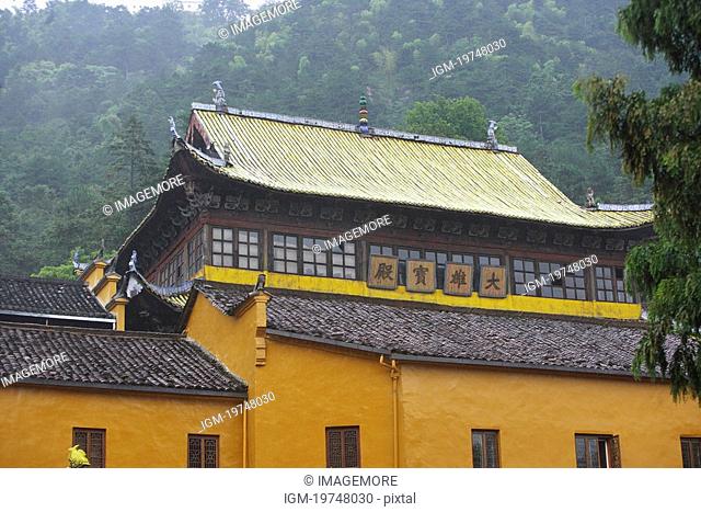 The holy hall of great hall, temple, Mt. Jiuhua, Anhui, China, Asia
