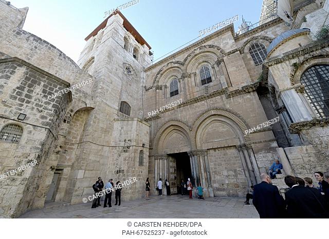 View of the entrance of the Church of the Holy Sepulchre in Jerusalem, Israel, 07 April 2016. Photo: Carsten Rehder/dpa | usage worldwide