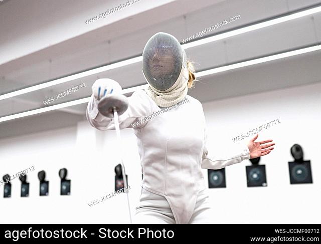 Woman¶ÿin fencing outfit at gym