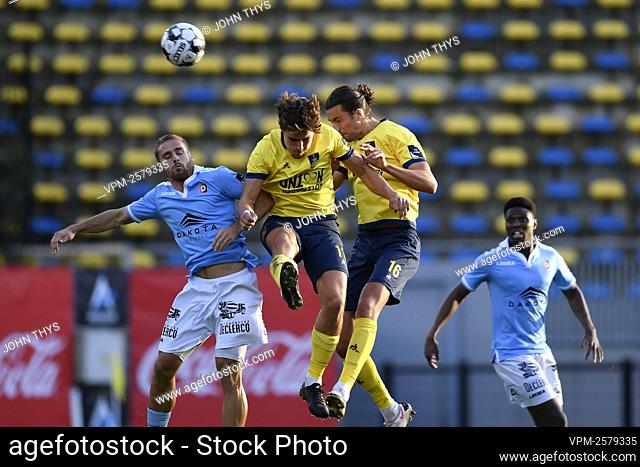 Deinze's Alessio Staelens and Union's Mathias Fixelles fight for the ball during a soccer match between Royale Union Saint-Gilloise and KMSK Deinze