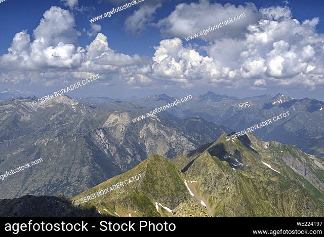 Views from the North Mont-roig summit (Alt Pirineu Naturap Park, Pyrenees, Catalonia, Spain)