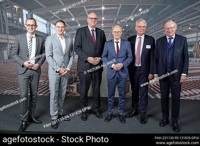 30 November 2023, Hamburg: Stephan Weil (r-l, SPD), Minister President of Lower Saxony, Roland Harings, CEO of Aurubis AG, Peter Tschentscher (SPD)