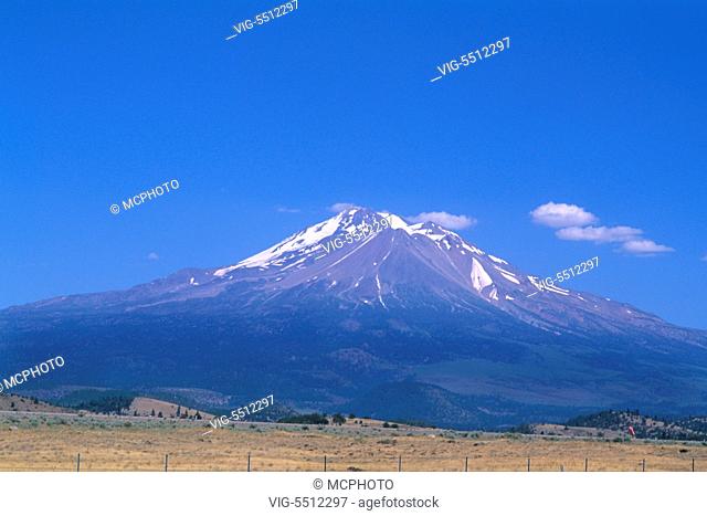 Mt Shasta with snow and beautiful blue skies in California - 01/01/2016