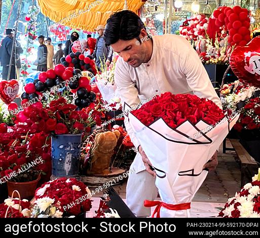 14 February 2023, Pakistan, Islamabad: Mohamad Shezan, florist, holds a bouquet of flowers. He does not like the tradition, but finds it un-Islamic and Western