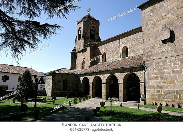 Church and cemetery. Etxalar. País del Bidasoa. Bidasoa-Baztán. Navarra. Spain