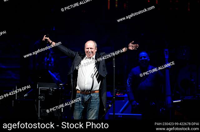 23 April 2023, North Rhine-Westphalia, Oberhausen: Hans Zimmer stands on stage and speaks to the audience at the opening of the ""Hans Zimmer Live - Europe Tour...