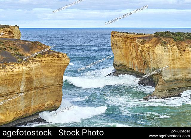 Landscape of London Bridge (Port Campbell) next to the Great Ocean Road in spring, Victoria, Australia