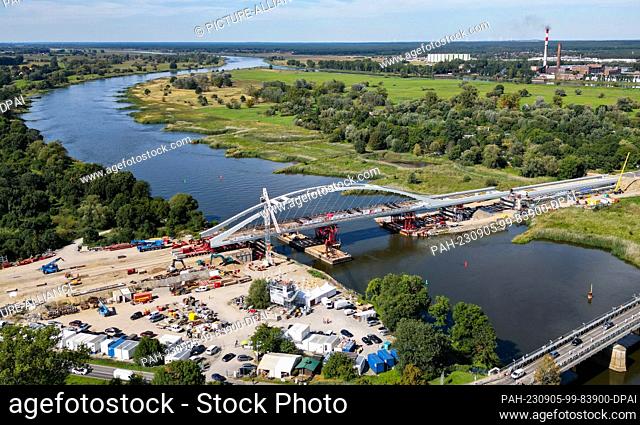 05 September 2023, Brandenburg, Küstrin-Kietz: The new railroad bridge over the German-Polish border river Oder (aerial photograph taken by drone)