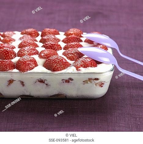 strawberry tiramisu