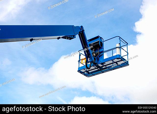 An image of a pallet truck crane