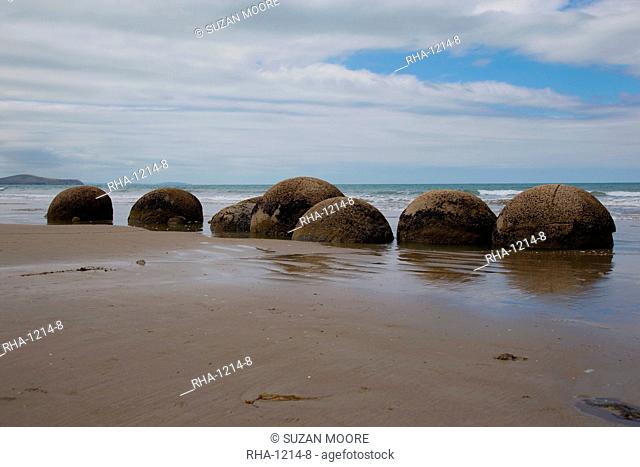 Moeraki Boulders, Koekohe Beach, Otago, South Island, New Zealand, Pacific