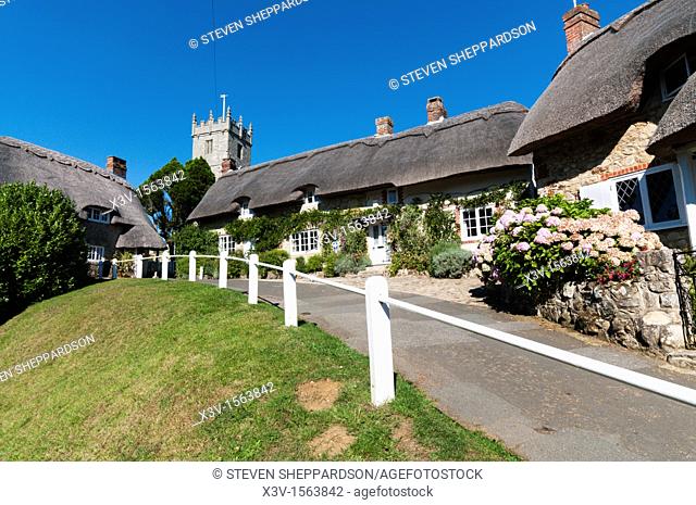 Europe, England, Isle of Wight, Godshill - thatched cottages on Church Hill, leading to All Saints Church