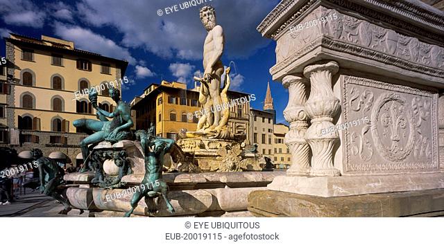 Piazza della Signoria. Fontana di Nettuno, fountain designed in 1575 by Ammannati depicting Neptune surrounded by water nymphs