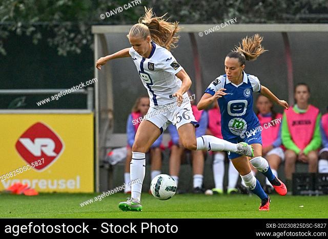 Juliette Vidal (56) of Anderlecht fighting for the ball with Gaelle Nierynck (3) of AA Gent during a female soccer game between AA Gent Ladies and RSC...