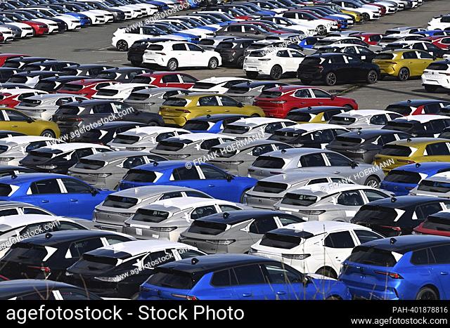New Opel and Peugeot cars are stockpiled at the Ruesselsheim plant. ?. - Ruesselsheim/Hessen/