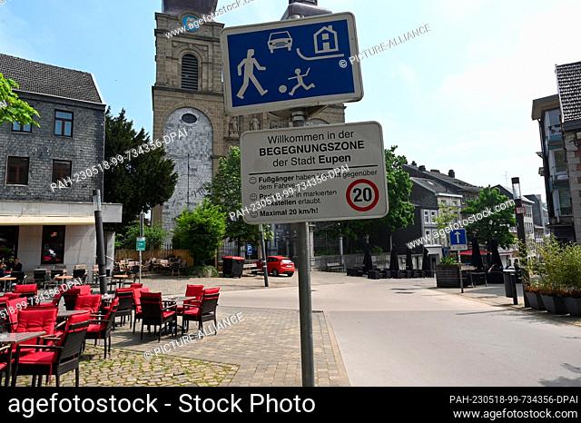 14 May 2023, Belgium, Eupen: Sign with the traffic rules in the pedestrian zone of the Upper Town of Eupen Old Town Photo: Horst Galuschka/dpa/Horst Galuschka...