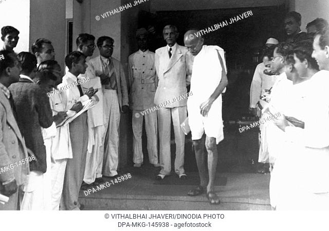 Mahatma Gandhi and Muslim leader Muhammed Ali Jinnah in Mumbai , September 1944 NO MR