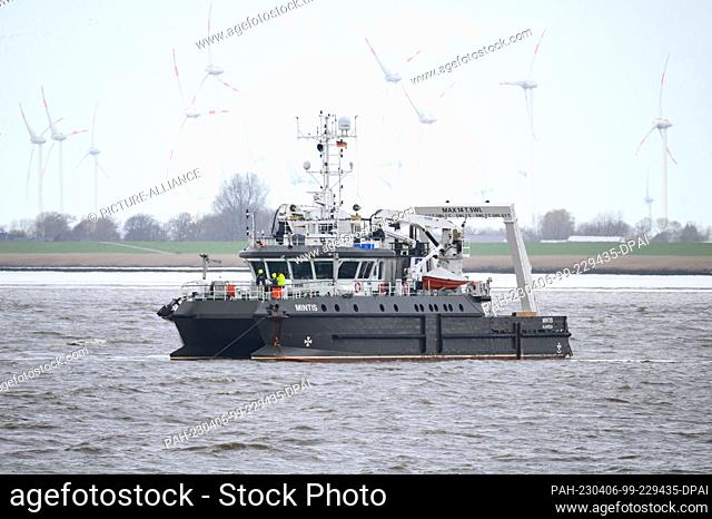 24 March 2023, Schleswig-Holstein, Brunsbüttel: The research vessel ""Mintis"" on the Elbe. Photo: Jonas Walzberg/dpa. - Brunsbüttel/Schleswig-Holstein/Germany