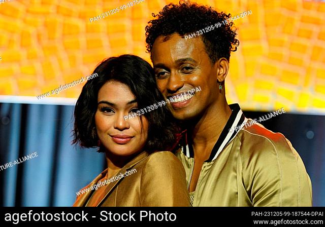05 December 2023, Hamburg: Musical actress Mae Ann Jorolan as Meg and musical actor Benet Monteiro as Hercules (r) on stage at the Kehrwieder Theater in the...