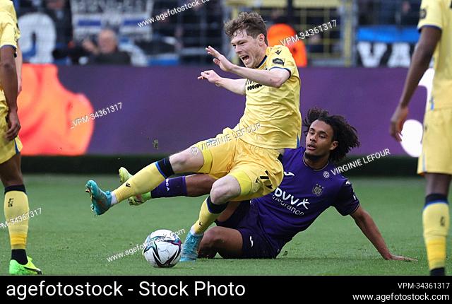 Club's Andreas Skov Olsen and Anderlecht's Joshua Zirkzee fight for the ball during a soccer match between RSCA Anderlecht and Club Brugge