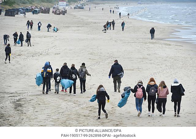 17 May 2019, Mecklenburg-Western Pomerania, Zinnowitz: Young people take part in the first big German Beachcleanup, a beach cleaning action on the island of...