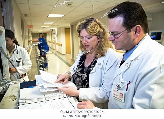 Pontiac, Michigan - Peg Nelson, a nurse practitioner at St  Joseph Mercy Oakland Hospital, goes over a patient's records with Dr  Jeff Yanez  Nelson runs a...
