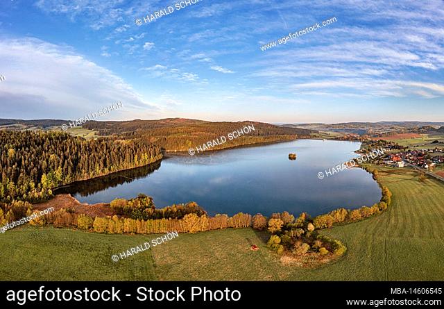 Germany, Thuringia, Schleusingen, Heckengereuth, Ratscher, village, fields, forest in background, overview, aerial view, morning light