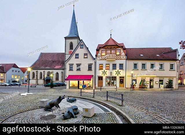 Marketplace, pig sculptures, Catholic town parish church St. Kilian, Kilian, town parish church, illuminated, Advent, house facade, Haßfurt, Franconia, Bavaria