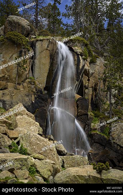 Waterfall going up to the lakes - Estanys de la Pera (Cerdanya, Catalonia, Spain, Pyrenees)