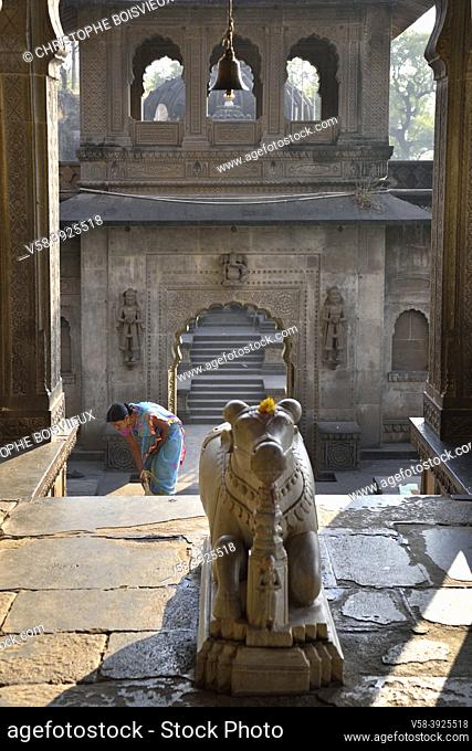 India, Madhya Pradesh, Maheshwar, Ahilya fort, Shiva temple with Nandi sculpture