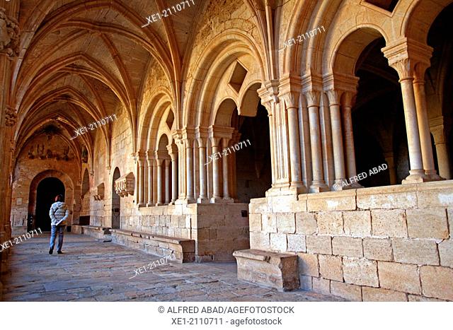Cloister and entrance to the chapter's room, Monastery of Santes Creus, Catalonia, Spain