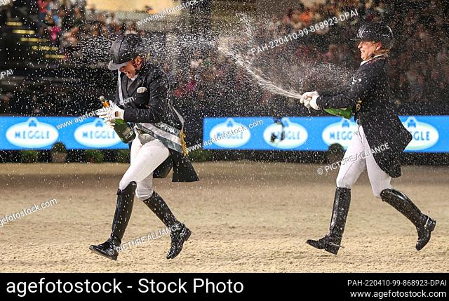 09 April 2022, Saxony, Leipzig: Jessica von Bredow-Werndl of Germany (l, 1st place) is sprayed with champagne by Isabell Werth of Germany (3rd place) after the...