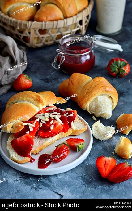 Yeast croissants with strawberries