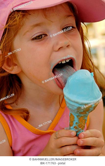 Child eating icecream in the summer