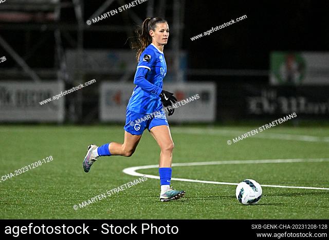 Shari Van Belle (8) of Genk pictured in action with the ball during a female soccer game between Racing Genk Ladies and Sporting du pays de Charleroi on the 11...