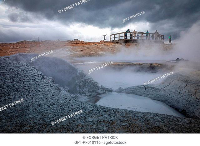 PONDS OF BOILING GRAY MUD AND FUMAROLES GIVING OFF SULFURIC GAS, GEOTHERMAL SITE OF HVERAROND, VOLCANIC LANDSCAPE OF NAMASKARD, REYKJAHLID, ICELAND, EUROPE