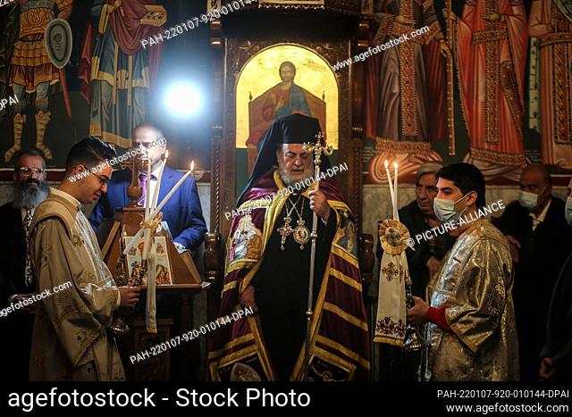 07 January 2022, Palestinian Territories, Gaza City: Greek Orthodox Archbishop Alexios leads the Christmas Eve Mass at St