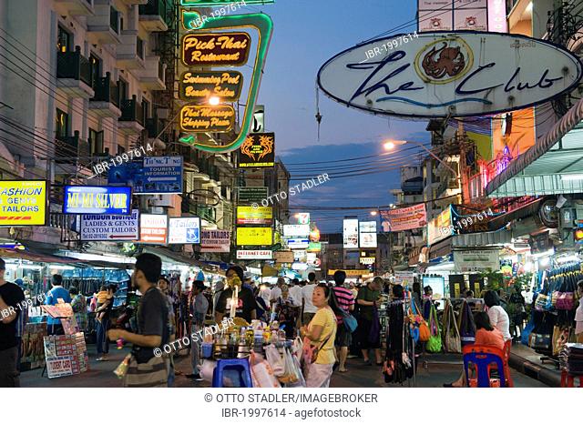 Khao San Road at night, Banglampoo, Bangkok, Thailand, Southeast Asia, Asia