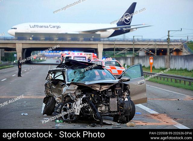 08 May 2022, Hessen, Frankfurt/Main: A destroyed car stands on Highway 3. Two accidents in immediate succession on the A3 near Frankfurt Airport have left...