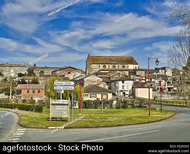 view of village from the west with Eglise Saint Etienne, Lauzun, Lot-et-Garonne Department, Nouvelle Aquitaine, France