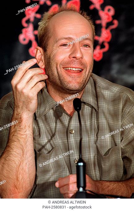 Bruce Willis at a press conference at the Berlinale on 24 March 1996. He promotes his new film ""12 Monkeys"" at the international film festival in Berlin...