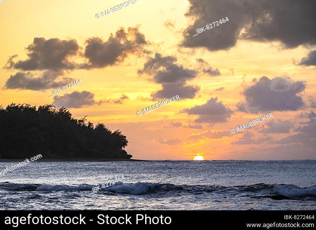 Sonnenuntergang am Tunnels Beach, Kauai, Hawaii, USA, North America