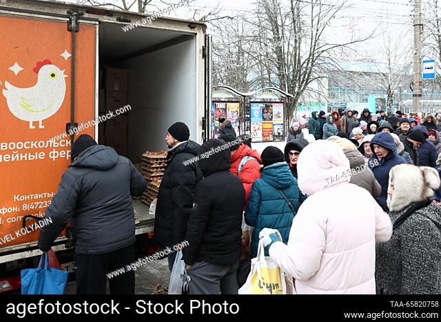 RUSSIA, BELGOROD - DECEMBER 16, 2023: People queue to buy eggs at a fair. Pavel Kolyadin/TASS