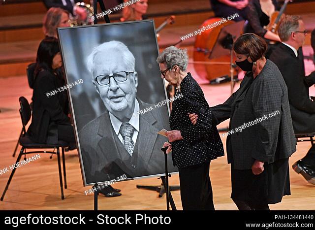 Widow Liselotte VOGEL is led by a woman off the stage, past a portrait photo of her late husband, funeral service for the late Muenchner Alt-OB and honorary...