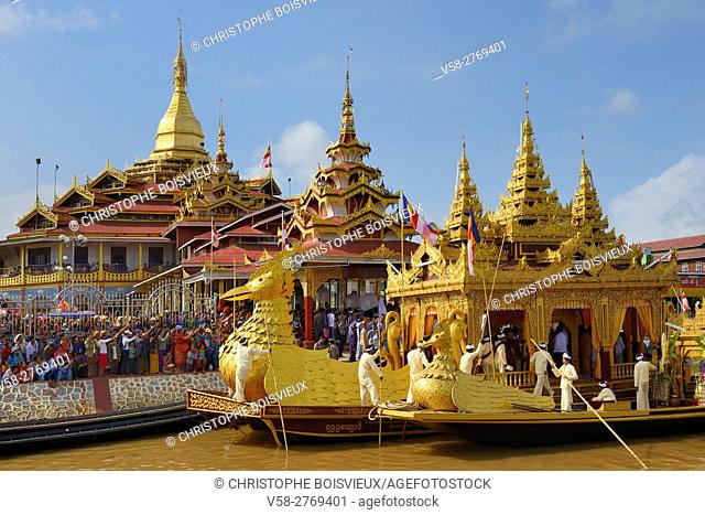 Myanmar, Shan State, Inle Lake festival, Arrival of the royal barge at Phaung Daw Oo pagoda