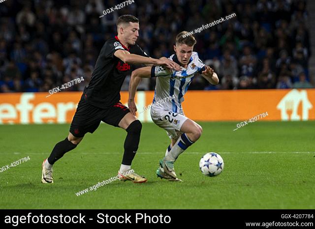 Benat Turrientes of Real Sociedad vies with Lukas Sucic of Salzburg FC during the UEFA Champions League match between Real Sociedad and Salzburg FC at Reale...