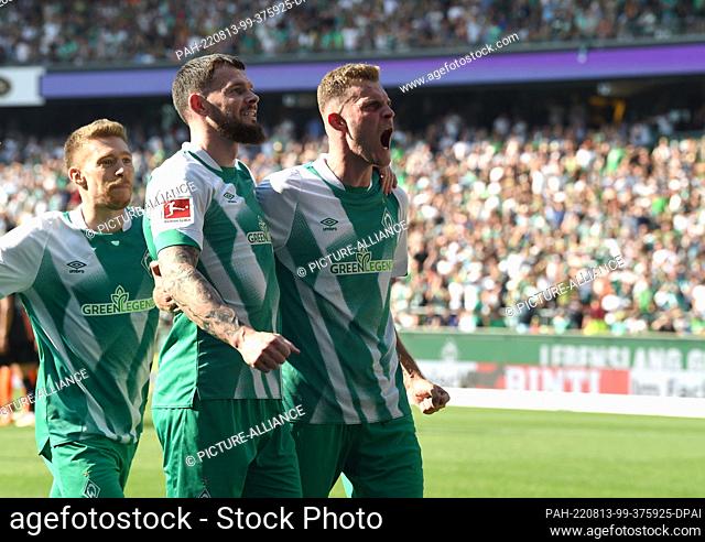 13 August 2022, Bremen: Soccer: Bundesliga, Werder Bremen - VfB Stuttgart, Matchday 2, wohninvest Weserstadion. Werder's Oliver Burke (center) celebrates his...