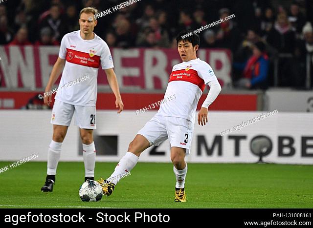 Wataru ENDO (VFB Stuttgart), action on the ball, hi.li:Holger BADSTUBER (VFB Stuttgart). Soccer 2.Bundesliga, 25th matchday, matchday25