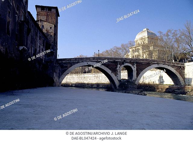 Pons Fabricius (Fabricius' bridge), 62 BC, which connects Tiber island to Lungotevere, with the Synagogue or Great Synagogue in the background, 1901-1904