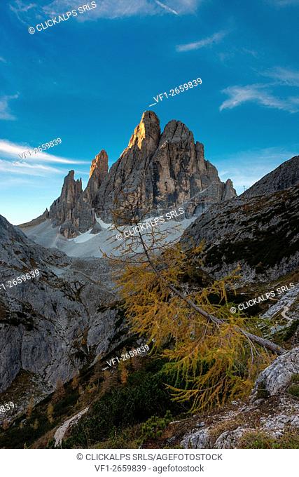 Sesto/Sexten, Dolomites, South Tyrol, Italy. Sunrise on the peaks La Lista and Croda dei Toni in Val Fiscalina